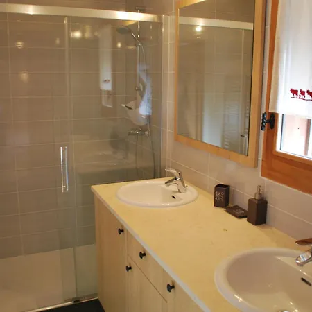 Chalet No 10, Le Reconfort, Acces Skis Aux Pieds A - Valmorel